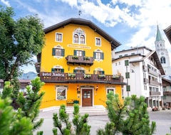 Khách sạn Ambra Cortina Luxury&Fashion Hotel (Cortina d'Ampezzo, Ý)
