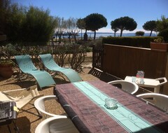 Hotel Beautiful Sea View- Direct Beach- Air-Conditioned T3 + Garden + Parking + Pool Access. (Bormes-les-Mimosas, Frankrig)