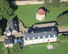 Otel Domaine de Montchevreuil (Fresneaux-Montchevreuil, Fransa)