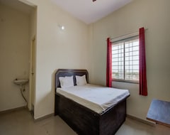 SPOT ON 49075 Hotel Sadanand (Ratnagiri, Hindistan)