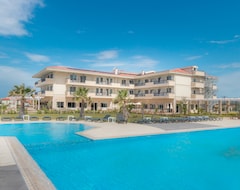 فندق King Maron Wellness Beach Hotel (Platanitis, اليونان)