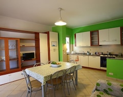 Aparthotel Villa Tigani: Direct Beach Access “calliope Apartment” (Satriano, Italija)