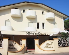 Hotel Monica (Pinarella Di Cervia, Italy)