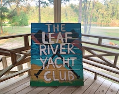 Toàn bộ căn nhà/căn hộ The Leaf River Yacht Club (Petal, Hoa Kỳ)