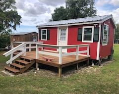 Entire House / Apartment Camp Paradise Pecan Island- Red Cabin Only (Kaplan, USA)
