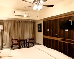 Hotel Nakshatra Grand (Kalyan-Dombivali, India)