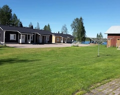 Camping Ristijarven Pirtti Cottage Village (Ristijärvi, Finlandia)