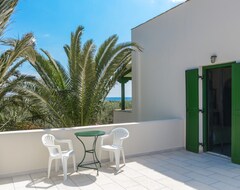 Studios Vrettos Beachfront Hotel (Plaka, Grækenland)