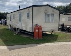 Hotel 6 Berth Holiday Home For Hire With Decking At Broadland Sands Ref 20217Bs (Lowestoft, Storbritannien)