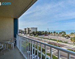 Hele huset/lejligheden Resort Condo With Balcony - Walk To Madeira Beach! (Madeira Beach, USA)