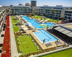 Resort Courtyard Long Beach Holiday Homes (İskele, Kıbrıs)