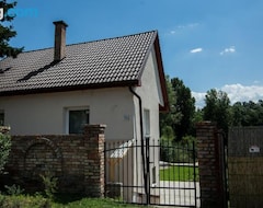 Toàn bộ căn nhà/căn hộ Vendeghaz Az Evezohoz (Szigetszentmiklós, Hungary)