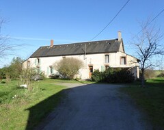 Toàn bộ căn nhà/căn hộ Cottage in an old remote farmhouse near Châteauroux (Giroux, Pháp)