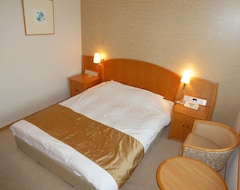 Kobe Luminous Hotel Sannomiya (Kobe, Japan)