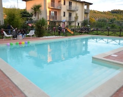 Hotelli La Casa Sul Lago (Magione, Italia)
