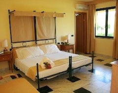 Khách sạn Marina Del Marchese Beach Resort (Botricello, Ý)