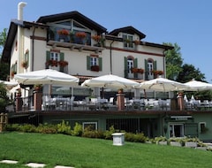 Khách sạn Villa Baroni (Bodio Lomnago, Ý)