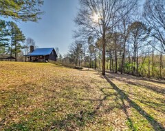 Casa/apartamento entero New! Secluded Cabin W/ Fishing Pond Near Hunting (Hueytown, EE. UU.)