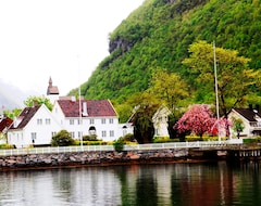 Oren Hotel (Høyanger, Norway)