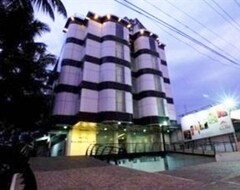 Khách sạn Capital O 10611 Hotel Malabar Illam (Kochi, Ấn Độ)