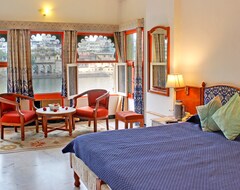 Khách sạn Hotel Sarovar On Lake Pichola (Udaipur, Ấn Độ)