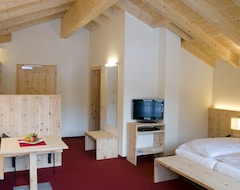 Hotel Der Waldhof (St. Anton am Arlberg, Austria)