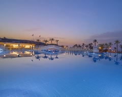 Otel Acapulco Resort Convention SPA (Girne, Kıbrıs)