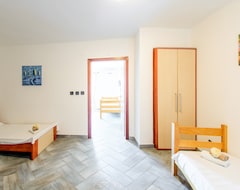 Pensión Rooms Laura (Medulin, Croacia)