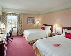 Khách sạn Crowne Plaza Pittsfield-Berksh (Lenox, Hoa Kỳ)