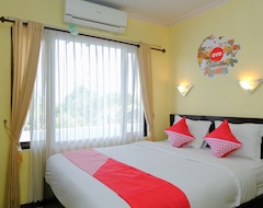 OYO 887 Green Hill Hotel And Convention Center (Jember, Indonesia)