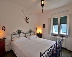 Hotel Villa On 2 Levels Overlooking The Harbor Of Vernazza. Wifi. B.c (Vernazza, Italy)
