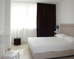 Otel 19 Resort (Santa Cesarea Terme, İtalya)