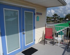 The Kittens Paw Hotel Room (Fort Myers Beach, ABD)