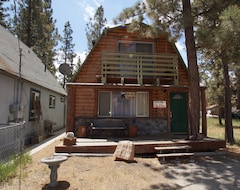Koko talo/asunto Bear Trap Cabin - Cozy Cabin ilmapiiri, sisustettu karhun ja kalastus sisustus! (Big Bear City, Amerikan Yhdysvallat)
