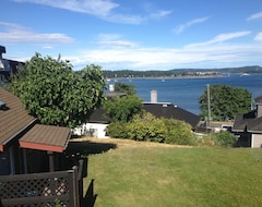 Hotel Guest House Studio Overlooking Downtown Harbour (Nanaimo, Canada)