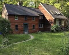 Toàn bộ căn nhà/căn hộ Home In The Woods (Ludlow, Hoa Kỳ)