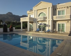 Koko talo/asunto Farawayvillas Stunning 170m2 Villa Private Pool Sea & Mountain View Close To Sea (Çatalköy, Kypros)