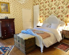 Bed & Breakfast Chambres d'hotes Chateau de La Croix Chemin (Saint-Léger-des-Prés, Francuska)