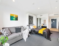 Entire House / Apartment Takapuna Studio With Free Carpark + City Views (Auckland, New Zealand)