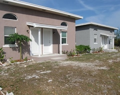 Hele huset/lejligheden Rolles Place Cabanas / Fresh Creek Newest Property On Andros! Wifi (Andros Town, Bahamas)
