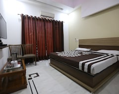 Hotel 8Th Planet (Karnal, Indija)