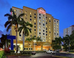 Hotel Hampton Inn & Suites by Hilton Miami Airport South - Blue Lagoon (Miami, EE. UU.)