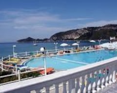 Khách sạn Hotel Belle Helene Beach (Agios Georgios Pagi, Hy Lạp)