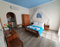 Hotel Villa Nikos (Kamari, Greece)