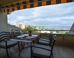 Koko talo/asunto Brand new apartment with terrace, pool and sea views (Cambrils, Espanja)