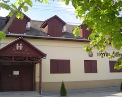 Hotel Fama (Hódmezővásárhely, Hungary)