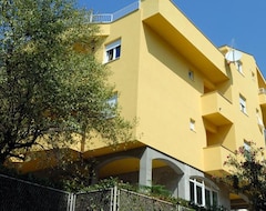 Căn hộ có phục vụ Apartments Vesna (Gradac, Croatia)