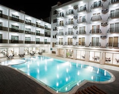 فندق Ergin Otel (ايفاليك, تركيا)