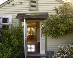 Otel Ohariu Farm Cottage (Johnsonville, Yeni Zelanda)
