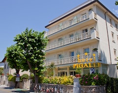 Khách sạn HOTEL PIGALLE (Forte dei Marmi, Ý)
